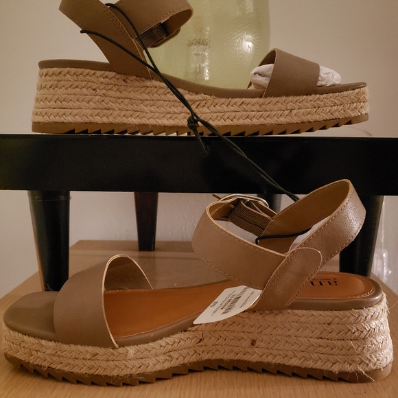 BNWT ANA EVIE wedge sandals (9.5) - Picture 8 of 8